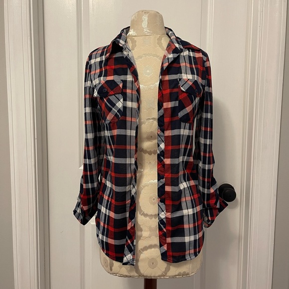 Passport Button Down Top size Small. Smoke free. Perfect for 4th of July! - Picture 1 of 3